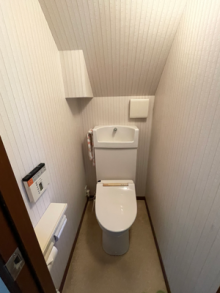 アクセントクロス効果で明るいトイレ 大田区N様邸 アクセントクロス効果で明るいトイレ 大田区N様邸